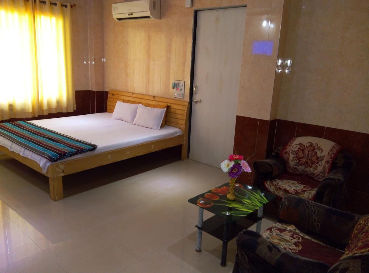 Om Shree Bed And Breakfast Harihareshwar Esterno foto
