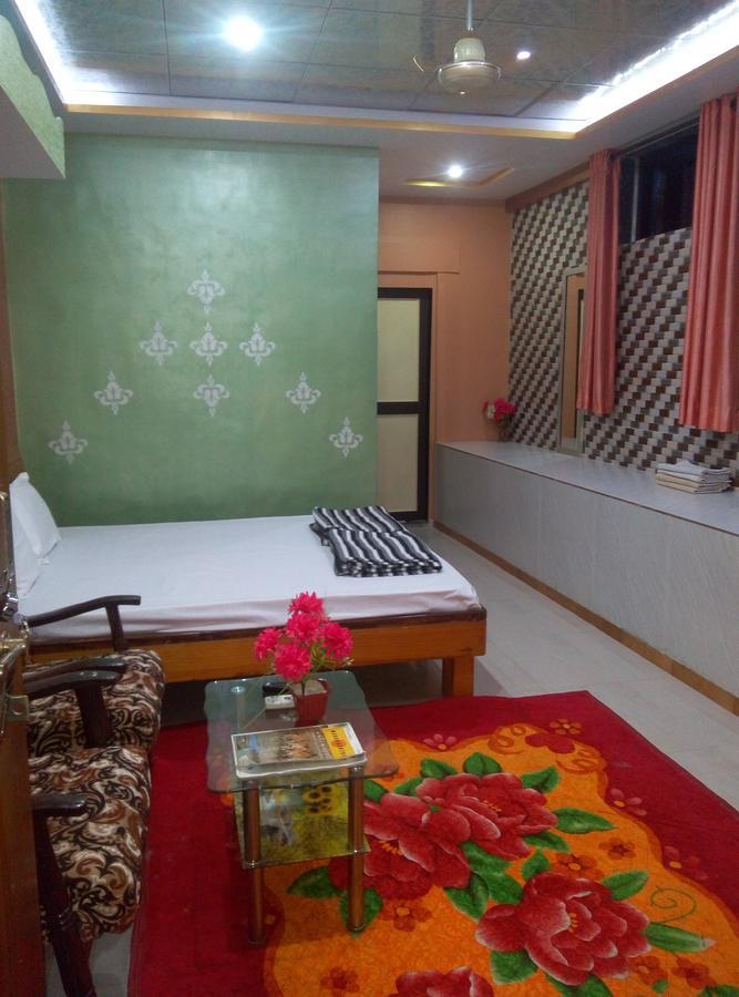 Om Shree Bed And Breakfast Harihareshwar Esterno foto