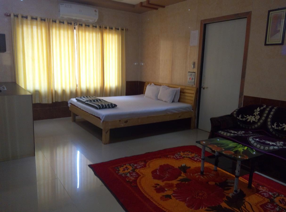 Om Shree Bed And Breakfast Harihareshwar Esterno foto