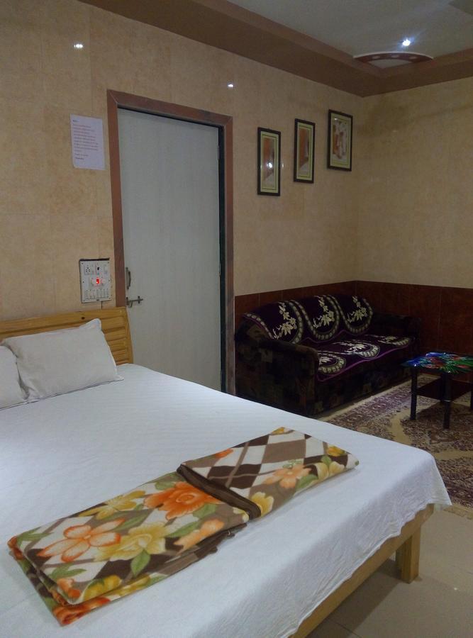 Om Shree Bed And Breakfast Harihareshwar Esterno foto